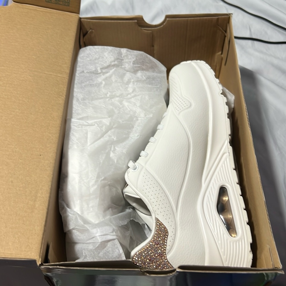 Brand new, never worn Sketchers Street Los Angeles UNO Dazzle